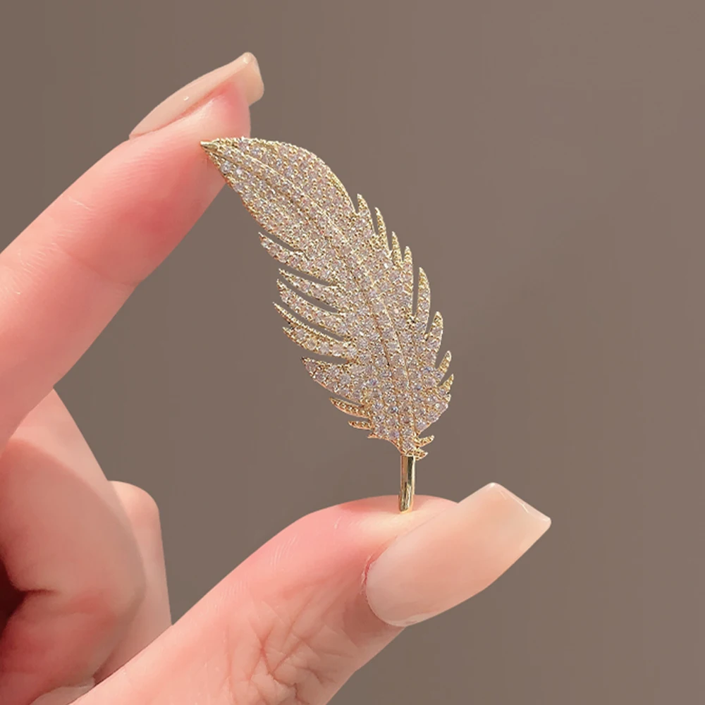 Luxury Copper Micro Inlaid Cubic Zirconia Feather Brooch Women Wedding Jewelry Gift Clothing Accessories