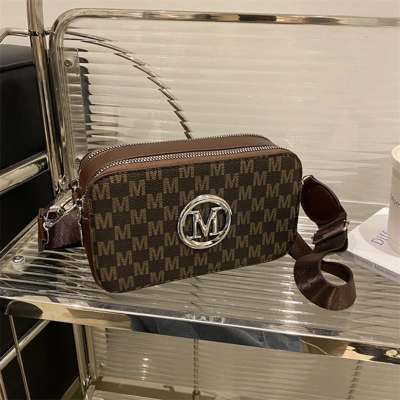 

Women's High-Capacity Wallet, Light Luxury Brand with Niche Design, Easy to Carry and Multifunctional