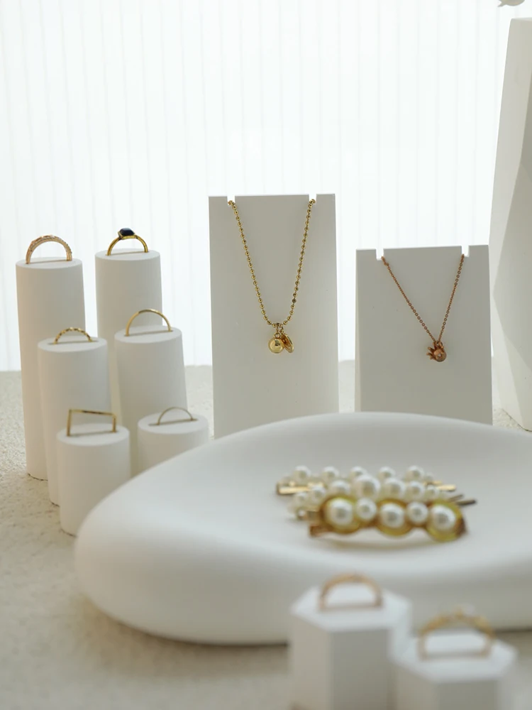 Jewelry display rack, white gypsum pea tray, conical ring holder, necklace, jewelry display, shooting props