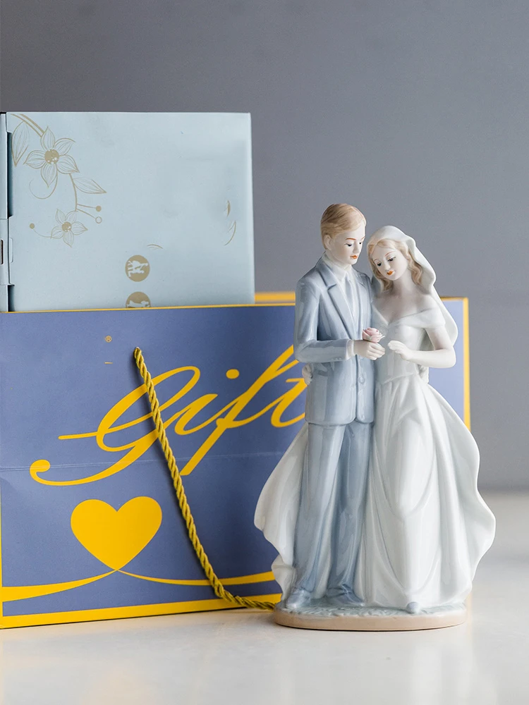 Modern Newlyweds Ceramic Statues Wedding Gifts Home Bedroom Desktop Sculpture Decoration Engagement Room Table Figurines Crafts