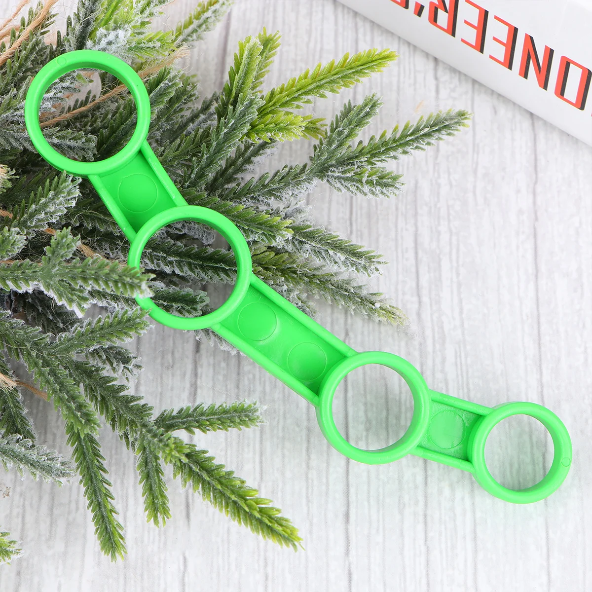 

1Pcs Finger Expansion Sleeve Size M Green Guitar Finger Force Trainer Tool Improve Span Flexibility for Electric Acoustic Guitar