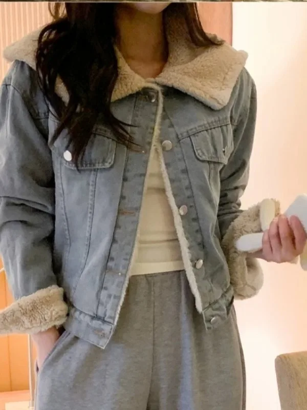 Retro Hong Kong Style Faux Fur Collar Flap Design Women's Denim Jacket Warm Fleece Lined Short Coat Button Closure Winter Top