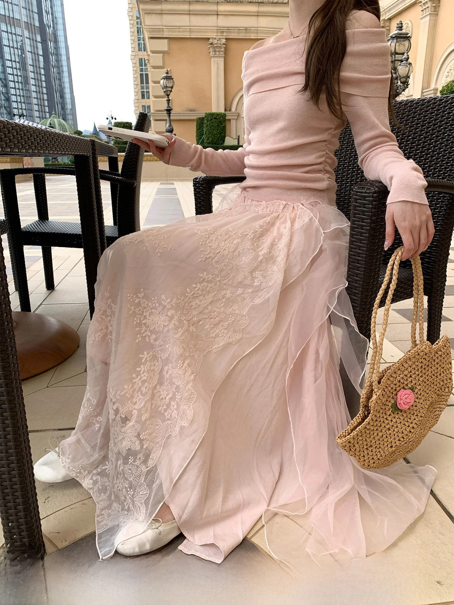 

Heavy Embroidery Lace Asymmetrical Elastic Waist Slimming Half Skirt Girl's Fashion Spring Collection Chinese Brand Kong Zhen...