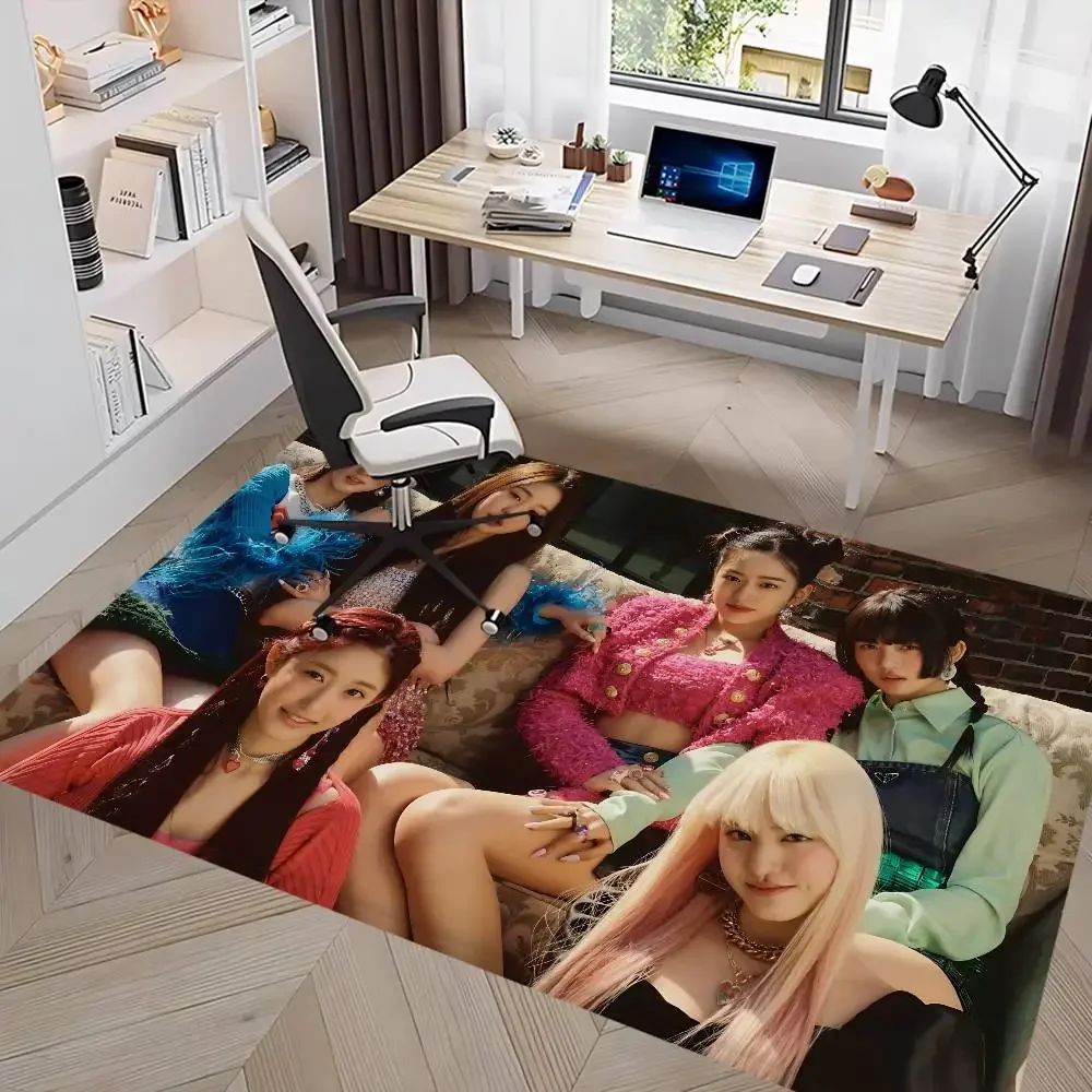 Popular Kpop Group I-Ive Floor Mat Rectangle Anti-slip Home Soft Badmat Front Door Indoor Outdoor Mat Welcome Doormat