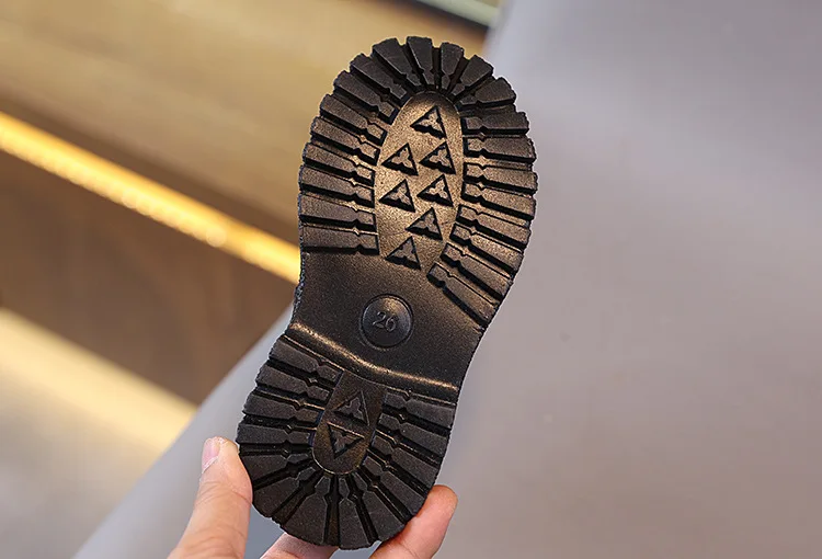 Winterstiefel für Jungen und Mädchen, modische Schneestiefel mit Reißverschluss, flauschig, warm, rutschfest, kurze Stiefel für Kinder, Lederschuhe für Kinder. – Detail 10