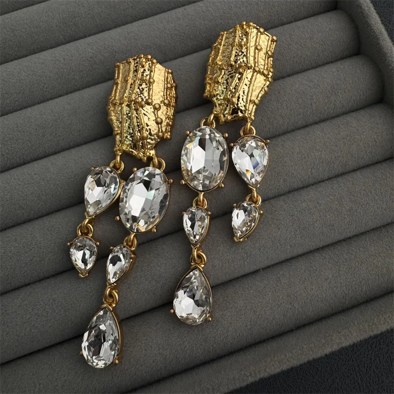Retro Exaggerated European and American Style Crystal Ear Clip, Niche Design, Personalized High-end Ear Hole Free Style