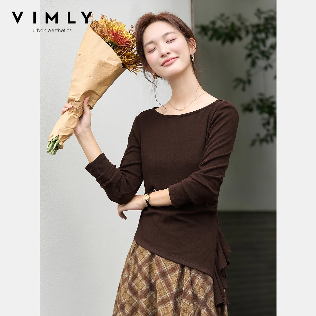 

Женские трикотажные футболки VIMLY, повседневные топы с длинными рукавами и вырезом на шее, осень 2022, элегантные асимметричные женские футболки с рюшами по бокам, A3208