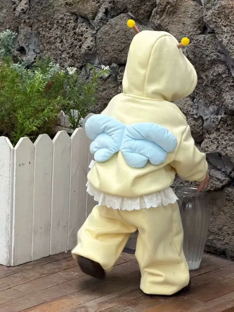 Girls Suit 2026 Autumn and Winter New Childrens Clothing Korean Girl Baby Stereo Wings Lovely Bee Hoodie Top Pants Two Sets