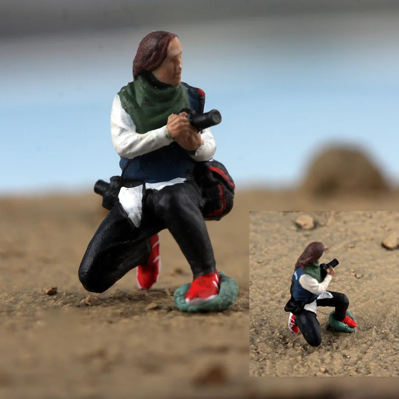 

1:72 Scale Resin Lara Logan 1-person Scene Accessory Model Adult Toys Classics Gifts Static Display