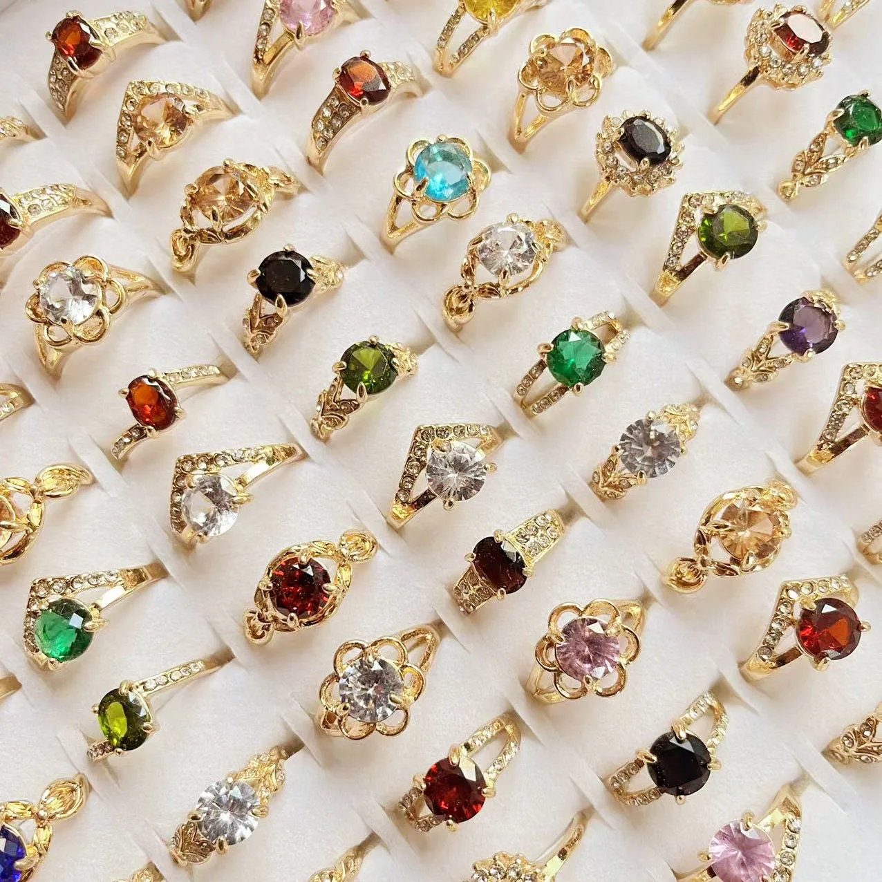 50Pcs /Lots Factory Wholesale Mix Style Vintage Silver Gold Plated Jewelry Rings Woman Size Female Jewelry Multiple Styles