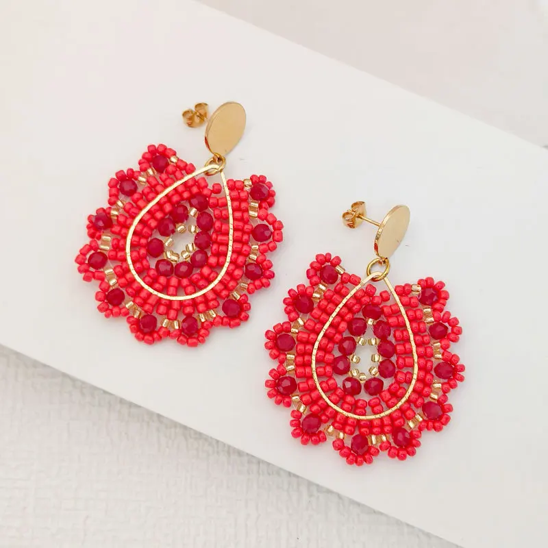 البوهيمي الأحمر قطرة الماء كريستال مطرز الأقراط، المنسوجة يدويا تصميم الدانتيل جوفاء، العصرية الإناث بسيطة سبيكة الأرز حبة المجوهرات