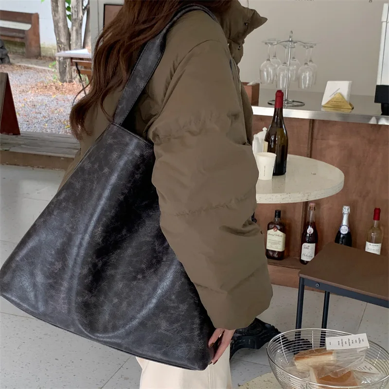 Large Capacity Bucket Bag Women's 2025 Simple Leisure Commute Shoulder Handbag Designer Luxury Bag