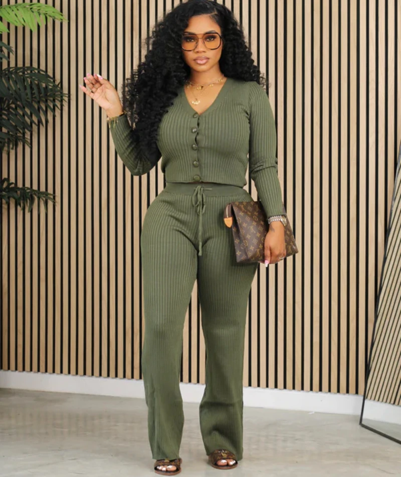 

Повседневный трикотажный женский спортивный костюм из двух предметов