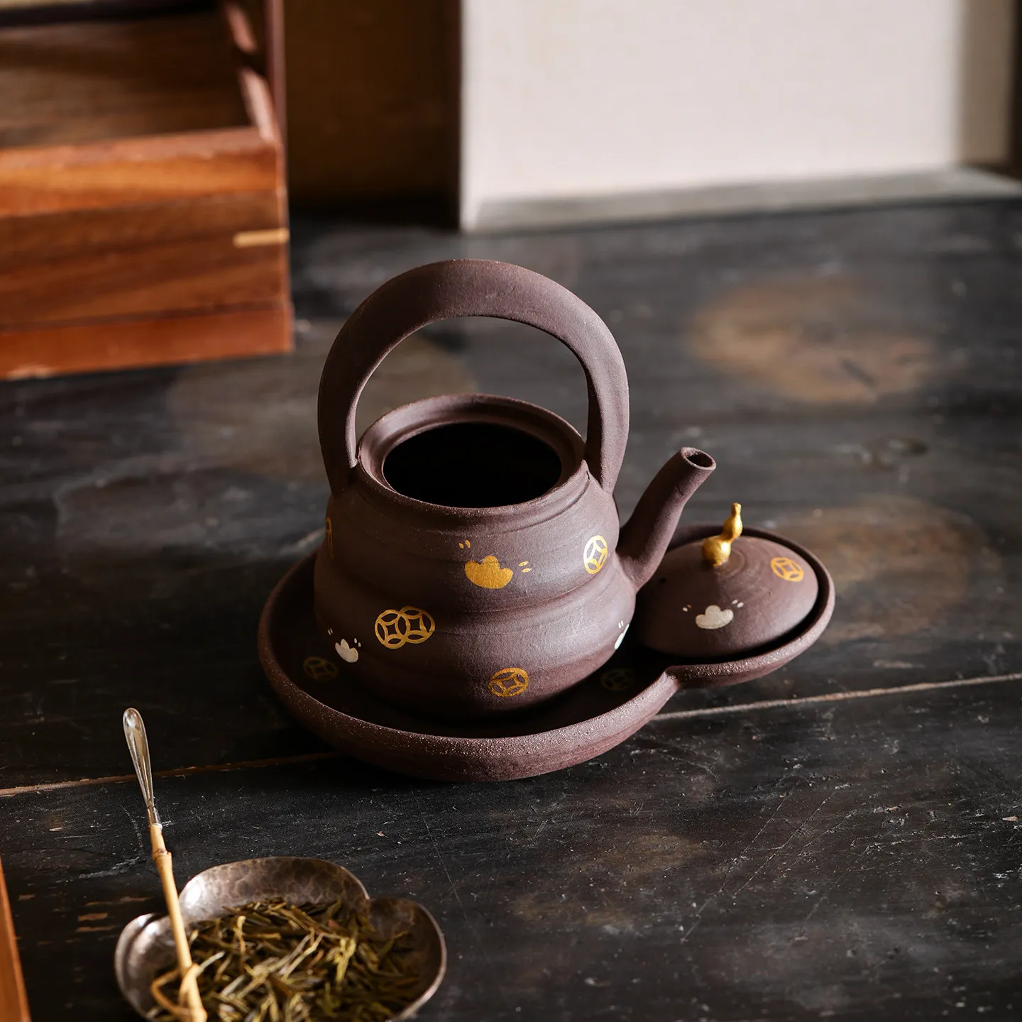 Hand Decorated Ingot Pot Rest, Purple Clay Dry Brewing Plate and Compact Ceramic Teapot Holder with Classic Styling