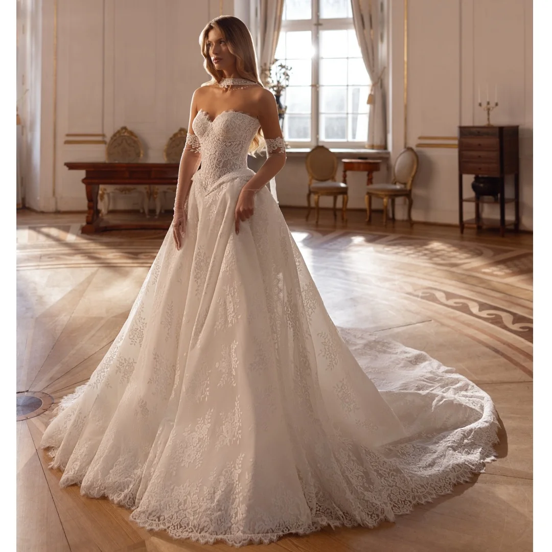 

White Wedding Dresses Lace Appliques Sweep Train Bridal Gowns Plus Size Retro Luxury robe de mariée Customized