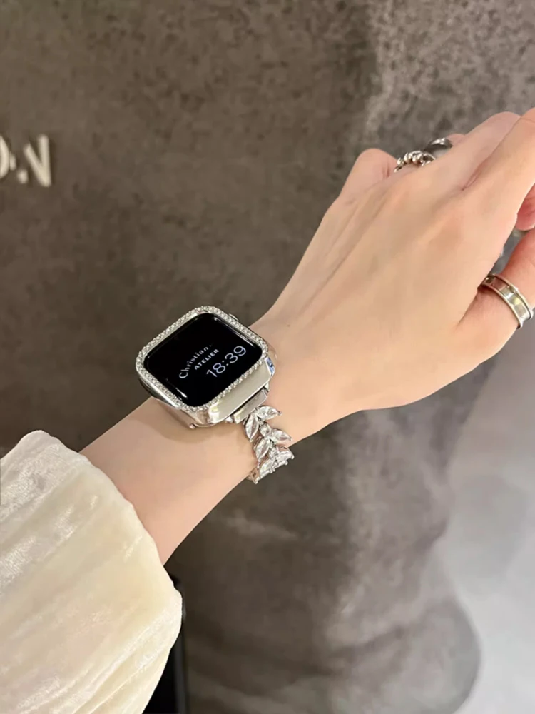 Cinturino con diamanti di lusso per Apple Watch 38mm 40 41mm 44mm 45mm 49mm Cinturino da donna sottile in metallo per iWatch Ultra 9 8 7 6 SE 5 4