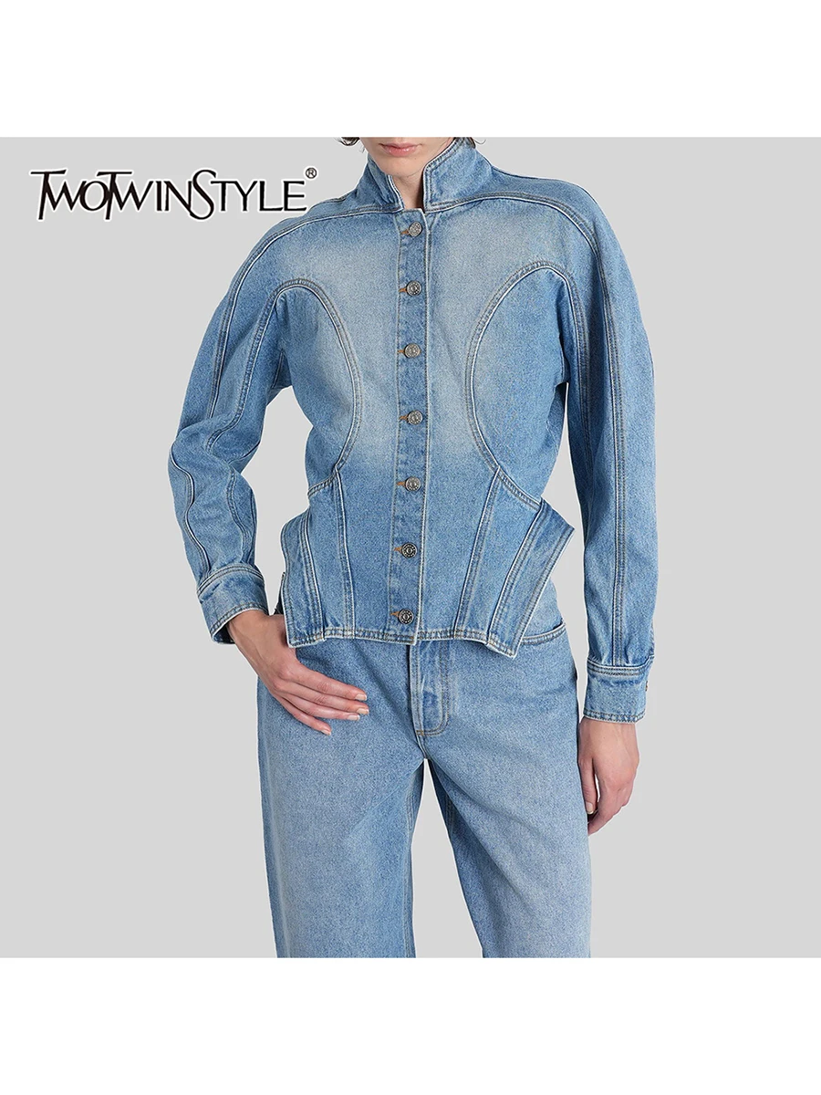 TWOTWINSTYLE Jaket Fashion Wanita dengan Kancing Logam, Model Slimming, Kerah Tegak, Lengan Panjang, Pinggang Tinggi, Gaya Cowboy