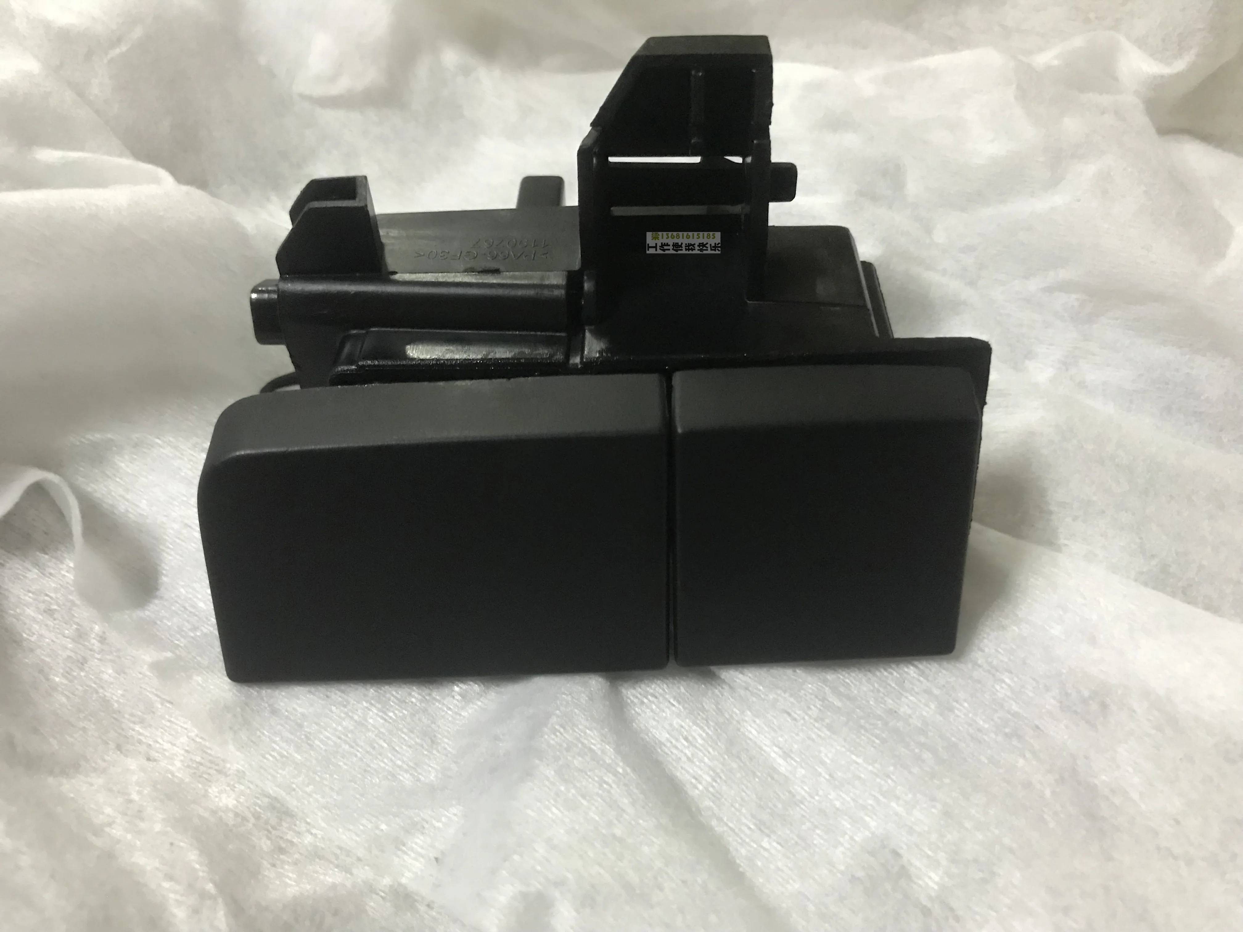 

1 шт. для SKODA kodiaq правая ручка отделения для перчаток, кнопка переключения, кнопка открытия отделения для перчаток для пилота