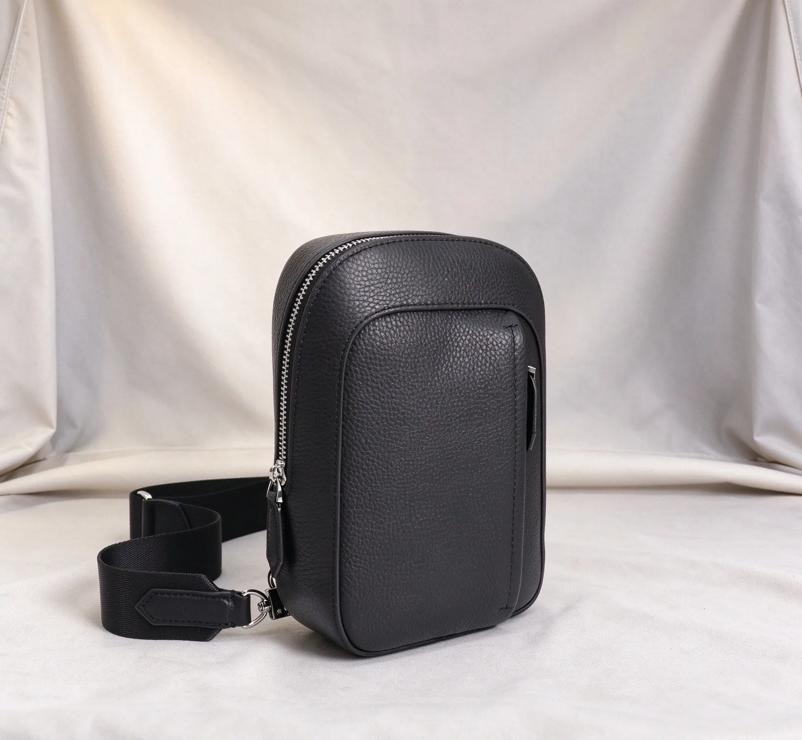Men Single Shoulder Portable Crossbody Sling Bag, Casual Daily Carry Bag