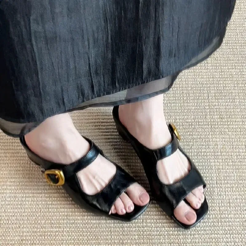 

2026 French Square Toe One Belt Buckle Cold Mopping Summer Square Heel Outside Flip Flops Women's Shoes