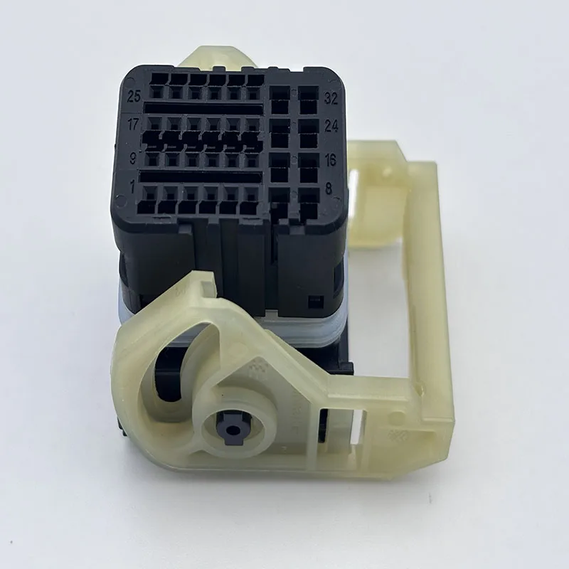 32 Pin Automobile Waterproof Connectors Parts 096 9-1719675-6 0-1719676-1 1719663-1 PA66 RW Car Computer Board Plug