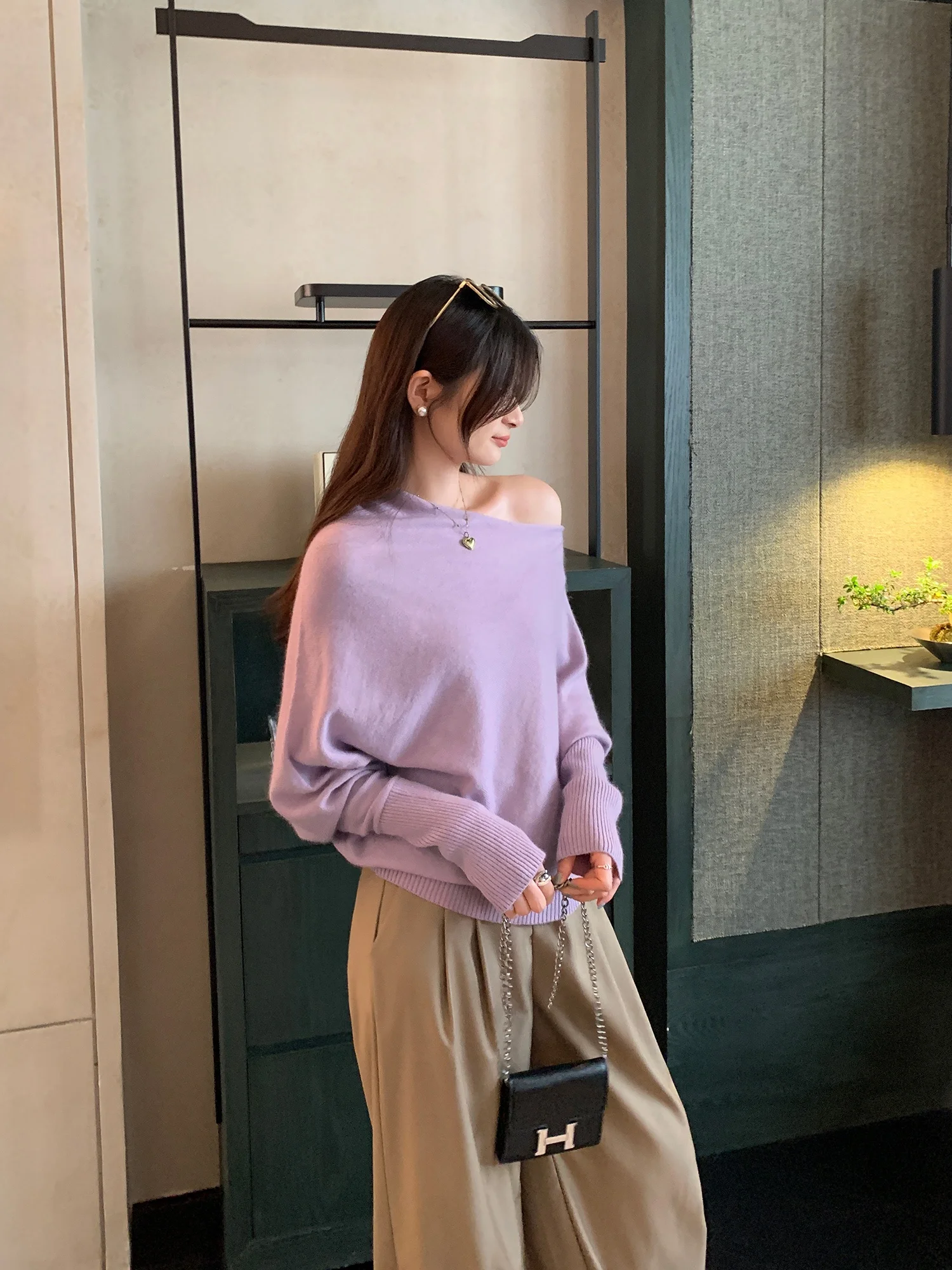 Elegant Slant-Shoulder Long-Sleeve Knitted Sweater Women's Fashion Single Wear Shoulder Bared Top Soft Wool Blend Comfortable