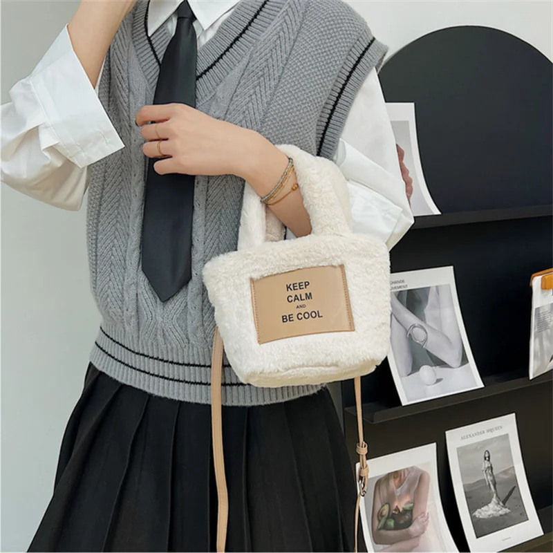 2022 Nieuwe Herfst Winter Retro Pluche Schoudertas Veelzijdige Mode Brief Afdrukken Handtas Luxe Ontwerp Emmer Crossbody Tassen