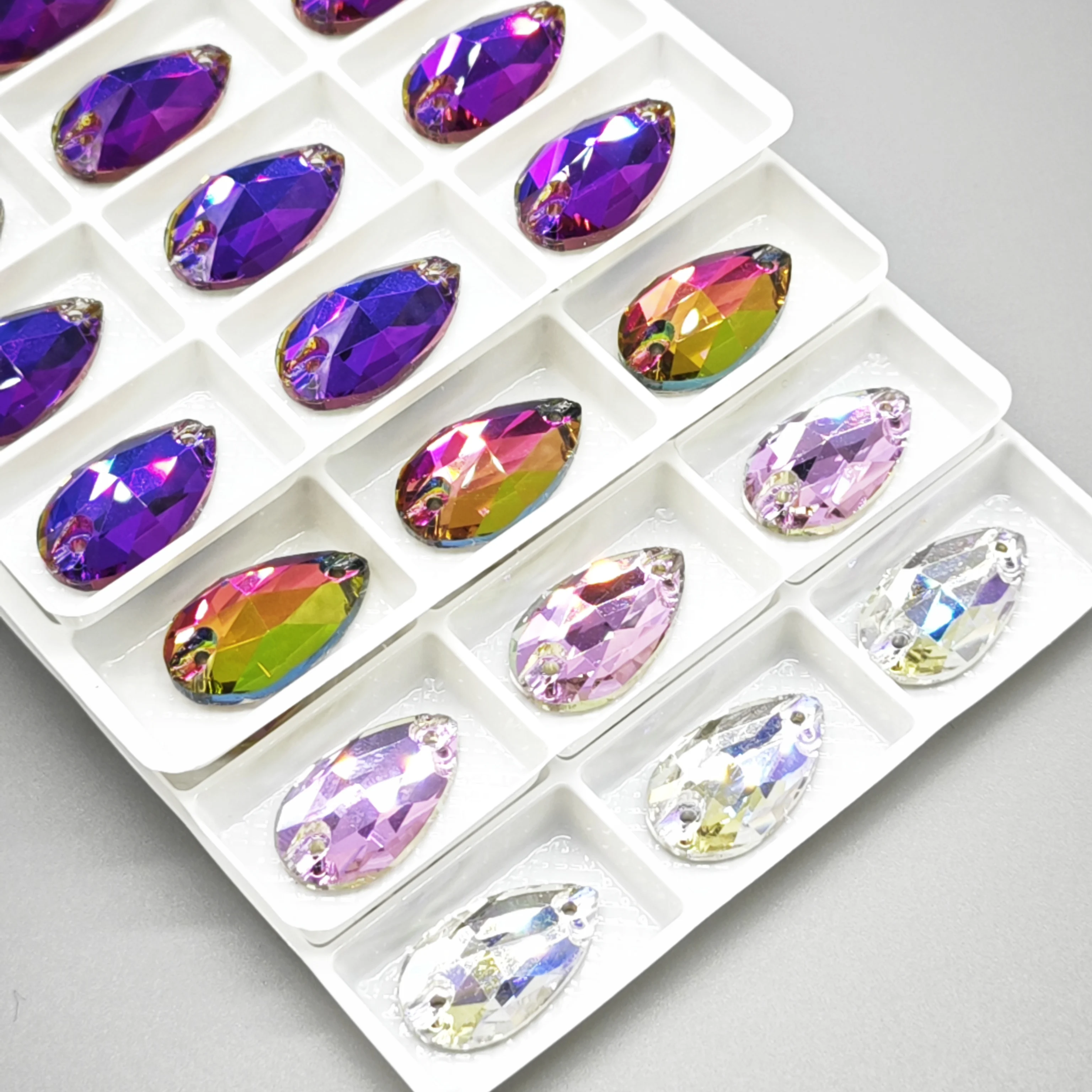 5A Facettierte Glas-Aufnähsteine Tropfenform Lose Aufnähsteine 24 Stück/Packung für DIY Kleidung & Schuhe Taschen Nähzubehör