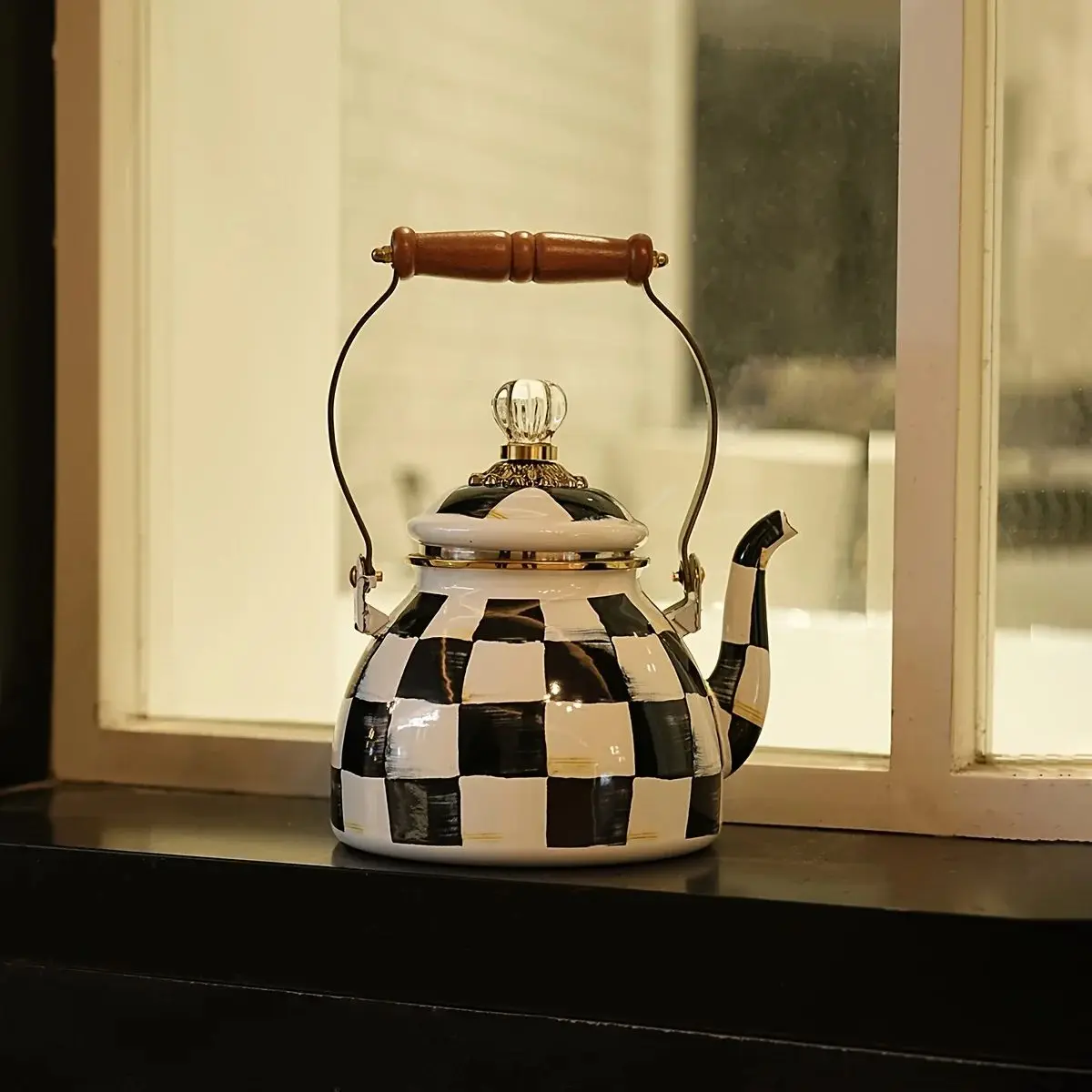 2.5L Kettle Classic Black White Grid Pattern Wooden Handle C