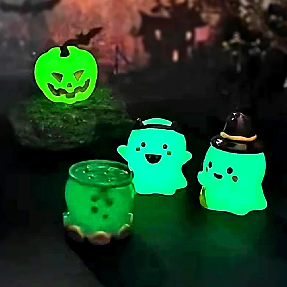 1/6PCs Mini Luminous Figures Mini Ghost Pumpkin Bat Skull Candle Glow in Dark Micro Landscape Miniatures for holiday Halloween