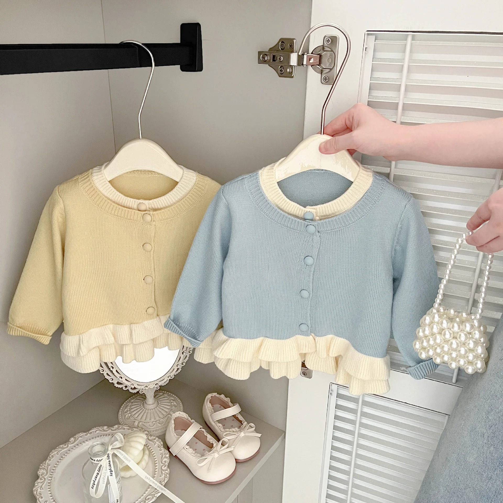 

Baby Girl Fake Two-piece Sweater New Korean Autumn Children Color Matching Lace Knitted Cardigan Jacket Spring