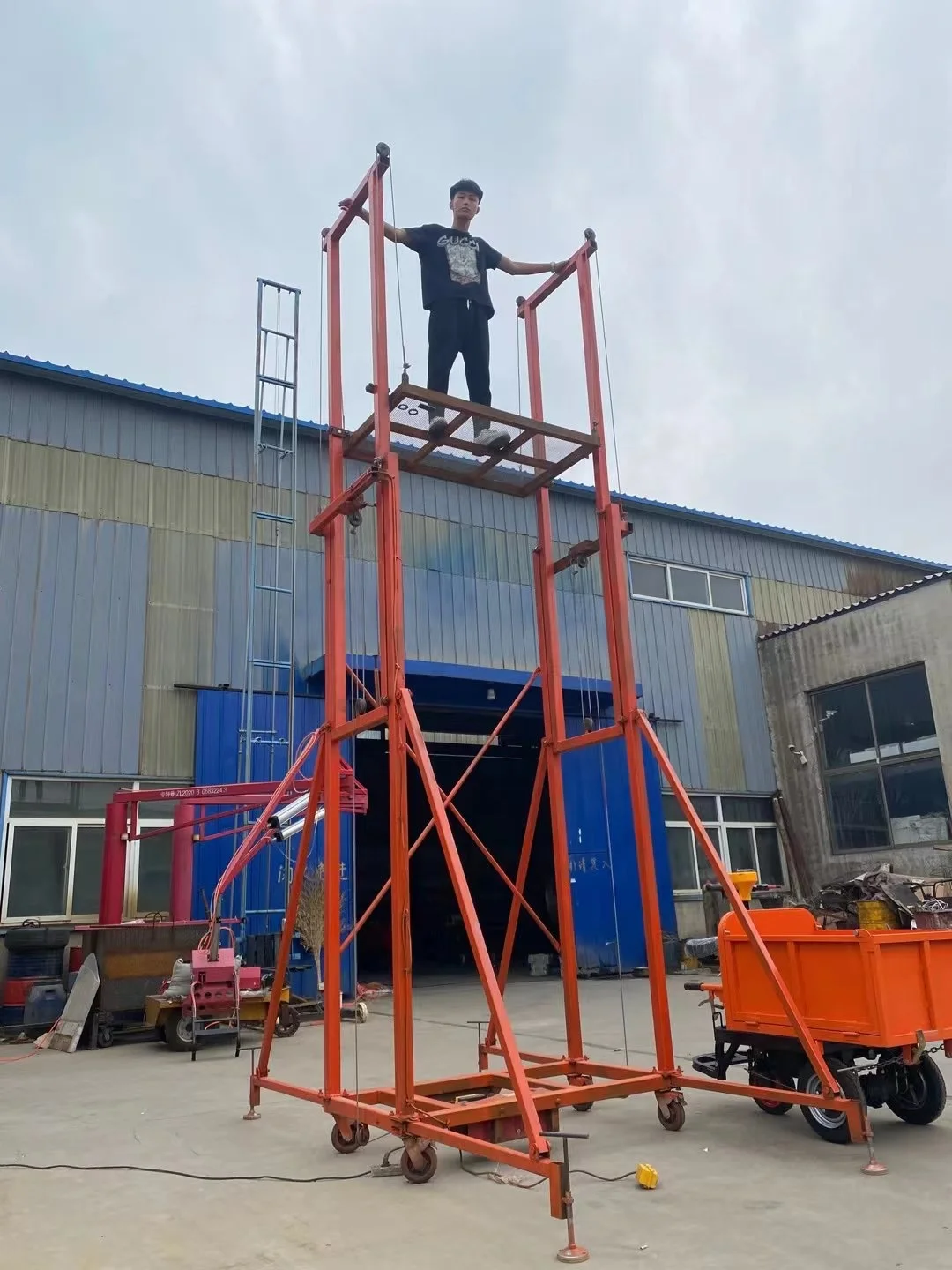 Electric Working Platform Complete Safety Guard System Anti-fall Anti-shake For Professional Outdoor Construction Work