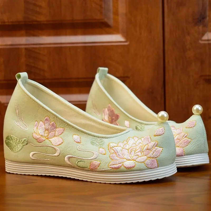 Original ancient style Hanfu women's shoes height increasing embroidered shoes retro high heels Tang Dynasty shoes Halloween