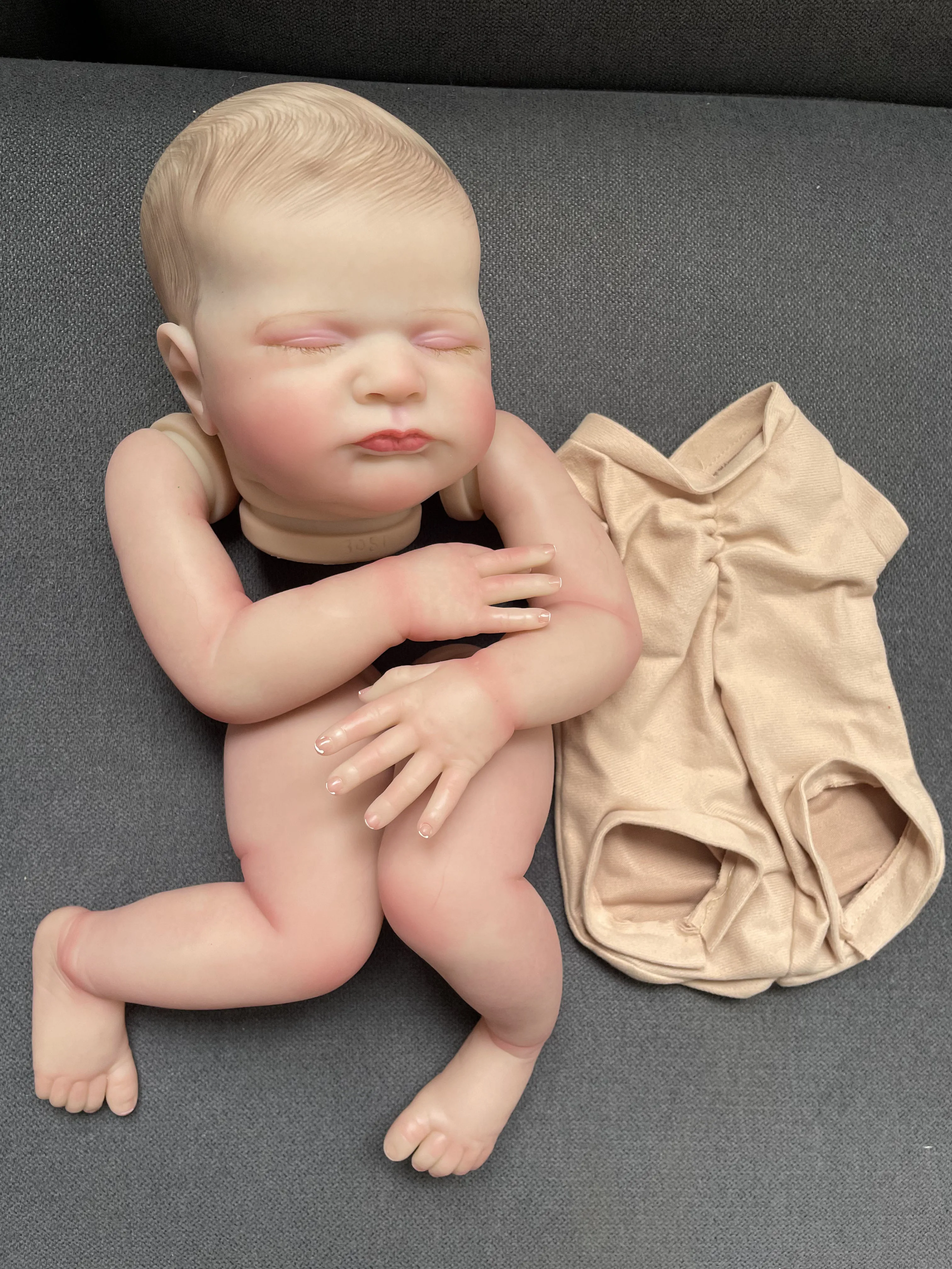 Max 19Inch Already Painted Kits/Un painted Blank Kits Reborn Doll Kit Soft Touch Fresh Color DIY Doll Parts With Cloth Body