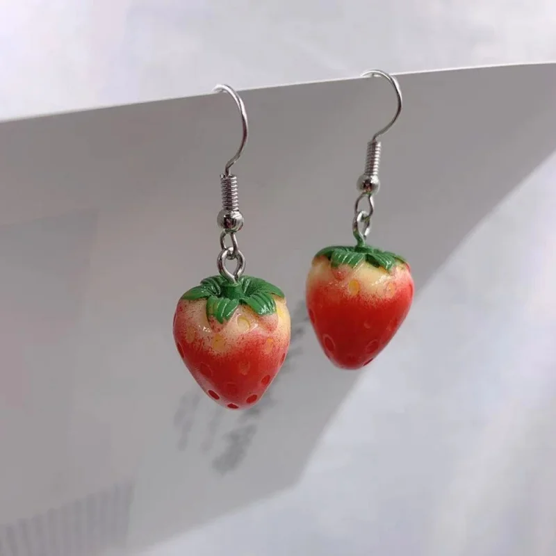 Fashion Simple Acrylic Strawberry Pendant Earrings Quality Drop Earrings for Girls Women Gift Lovely Jewelry