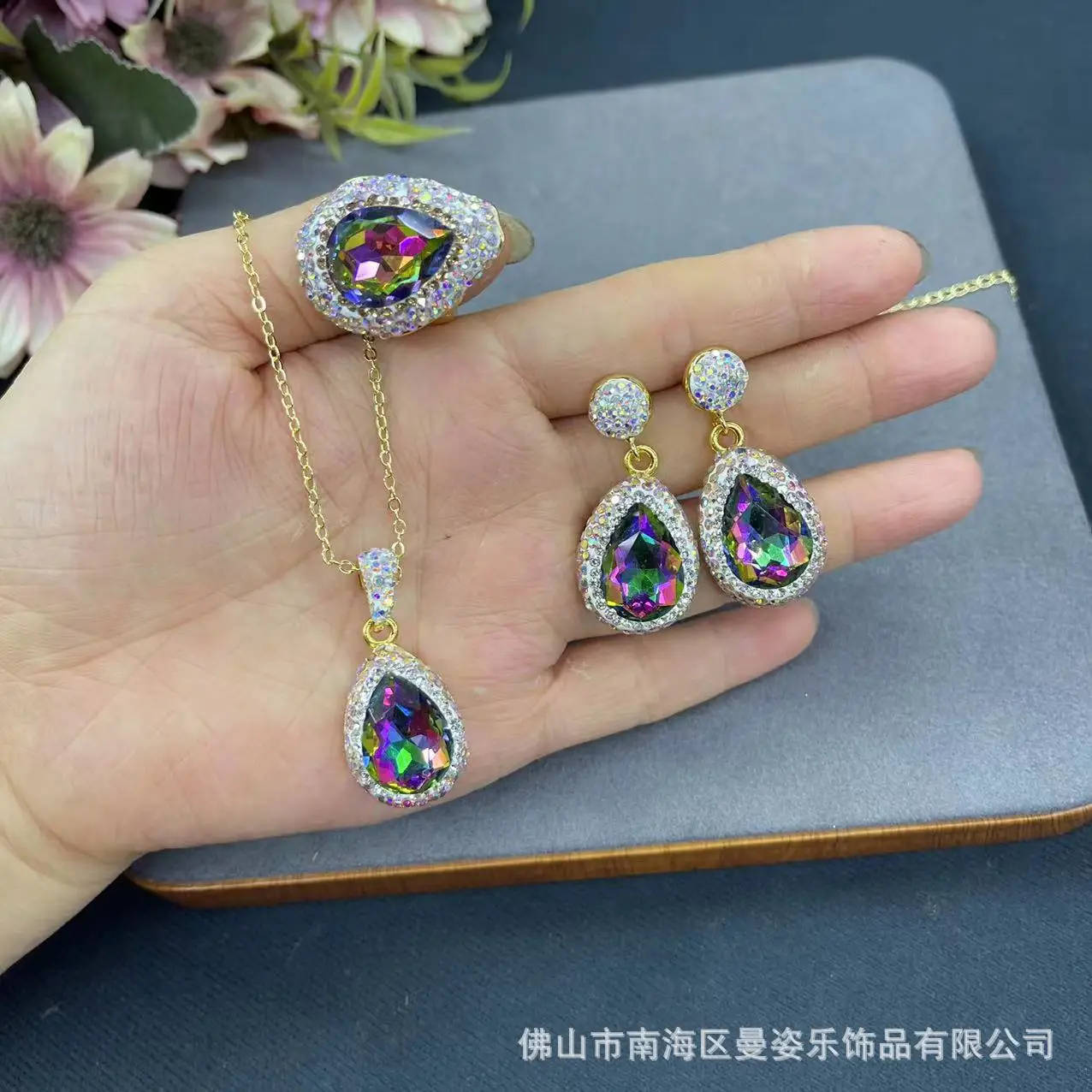 

Ore Sw-arovski colorful crystal material exquisite three-piece set, French niche jewelry original pendant necklace earring ring
