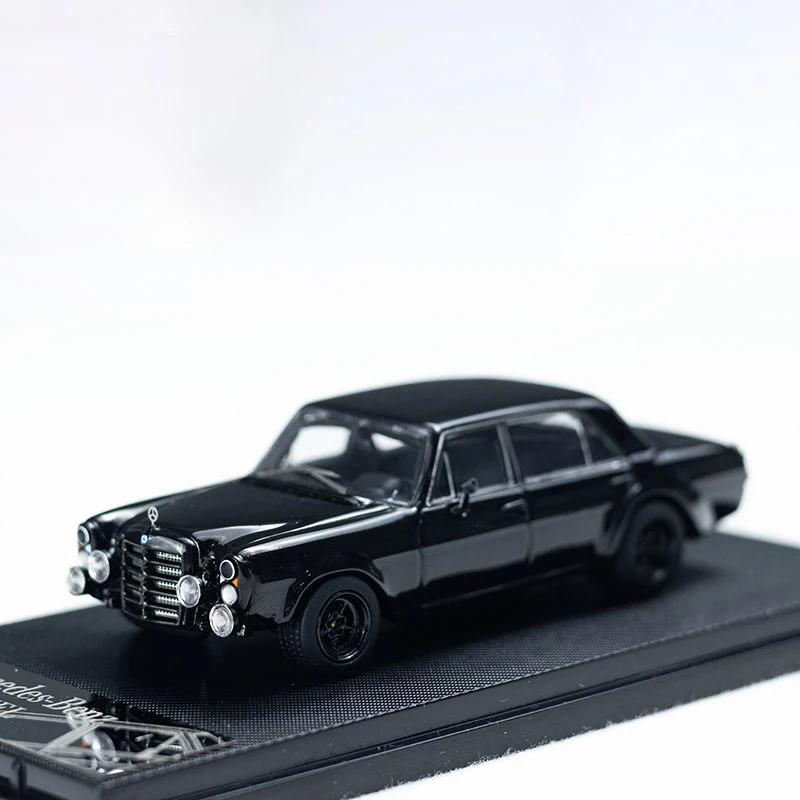 Liberty 1:64 Benz 300 SEL 6.8 AMG W109 Racing Red Pig 35 Limited to 499 Alloy Car Models