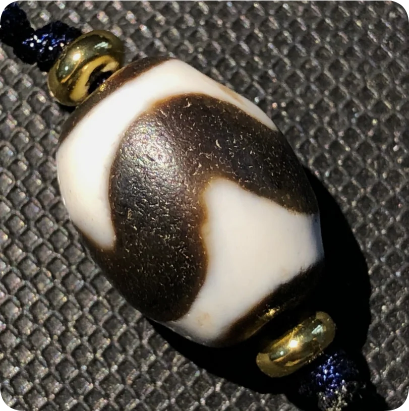 Magic Power Tibetan Old Agate Tiger tooth daluo totem dZi Bead 15*19mmD020