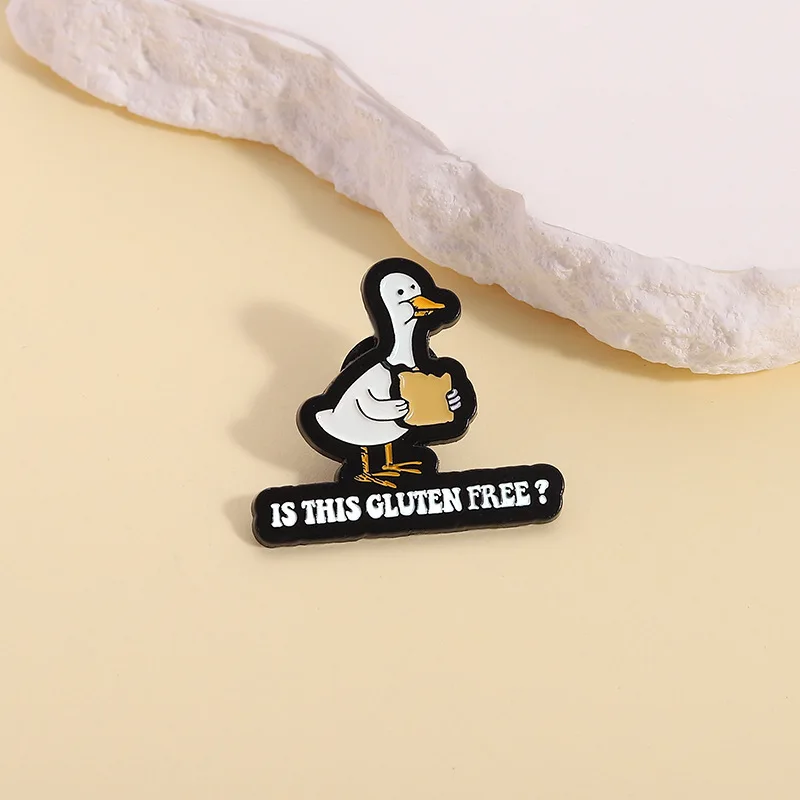 الخبز الكبير الأبيض أوزة الكرتون بروش الإبداعية شخصية جديدة لطيف شارة بطة الحيوان الملحقات الملابس على ظهره طوق إبرة