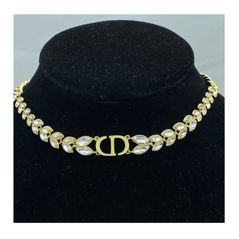 

New Inlaid Horse Eye Diamond Feather Necklace Women's High-end Light Luxury Pig Nose Necklace Batch