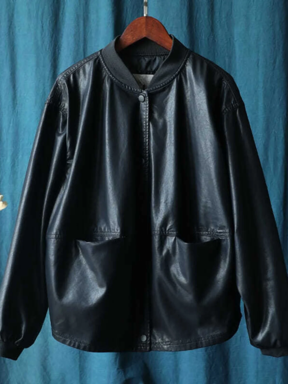 جاكيت جلدي نسائي معطف سميك من القطن بياقة بيسبول جاكيت نحيف ملابس خارجية جديدة لخريف وشتاء 2025 مقاسات كبيرة