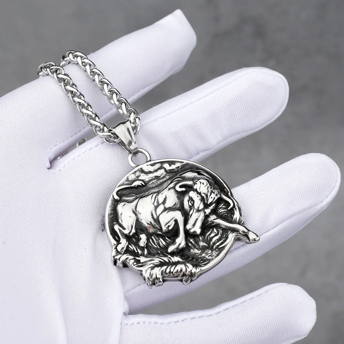 Stainless Steel Animal Bull Necklace Men Women Vintage Punk Pendant Necklace Glamour Hip Hop Biker Creative Jewelry Wholesale