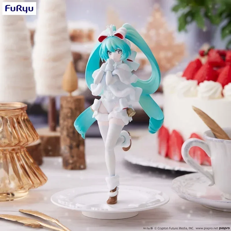 Original Furyu Exceed Creative Vocaloid Hatsune Miku Anime Figures Christmas Candy Dessert Series Miku Model Toys Doll 17cm