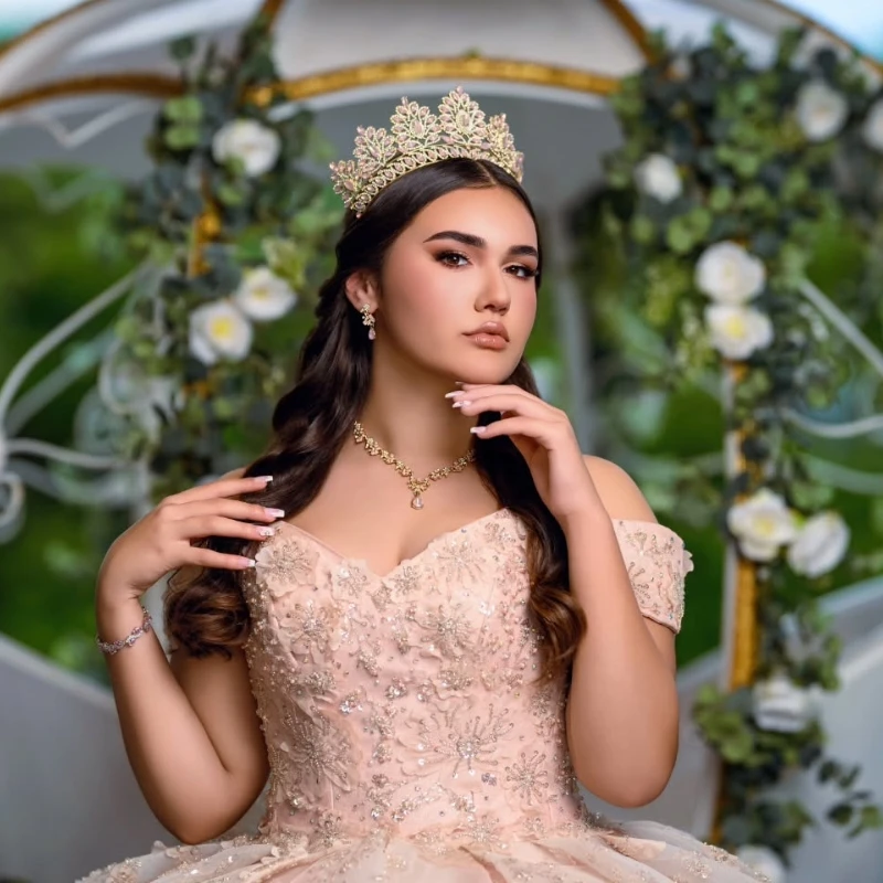 Abiti Quinceanera rosa lucido Abito da ballo con spalle scoperte Appliques Perline di pizzo Tull di cristallo Compleanno Payty Sweet 16 Dress Vestidos