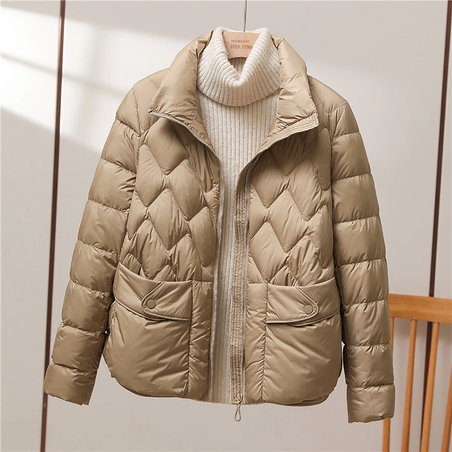 Black stand up collar down jacket for middle-aged women, loose jacket 2024 new style, mom outfit, 90 white duck down winter top