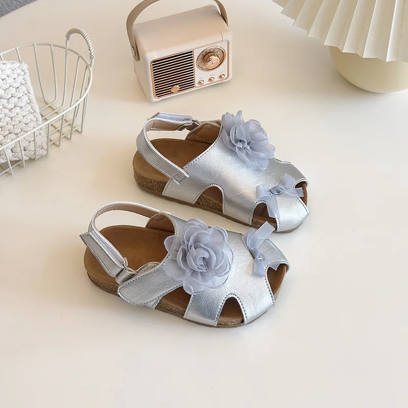 

Girls' Sandals Summer Edition 2025 New Fashionable Princess Shoes Sweet Baby Beach Shoes Children's Slippers Soft