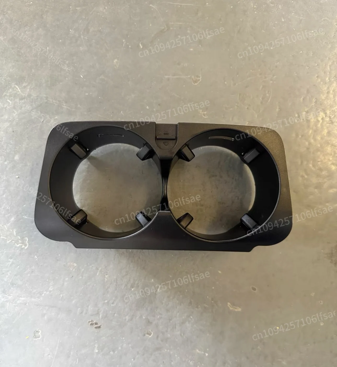 

FOR Mercedes-Benz Vito-Benz V260 260GLC300L Armrest Box Water Cup Holder C200E200 Cup Holder 400CLS350
