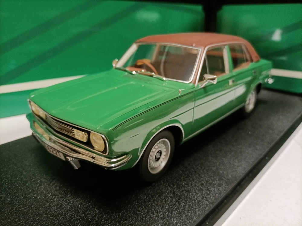 

Cult 1:18 Morris Marina HL Saloon 1979 Vintage Car Simulation Limited Edition Resin Metal Static Car Model Toy Gift