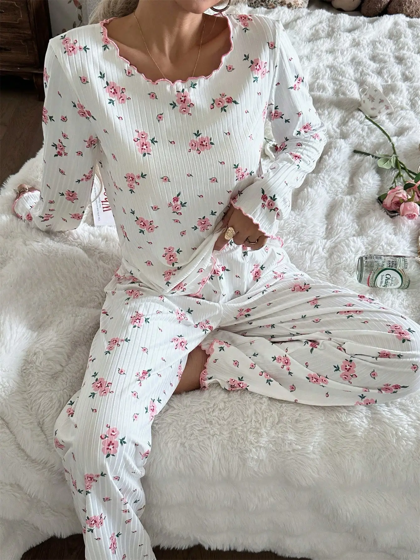 

Women's Floral Ribbed Pajama Set with Scalloped Trim Long Sleeve Top & Pants