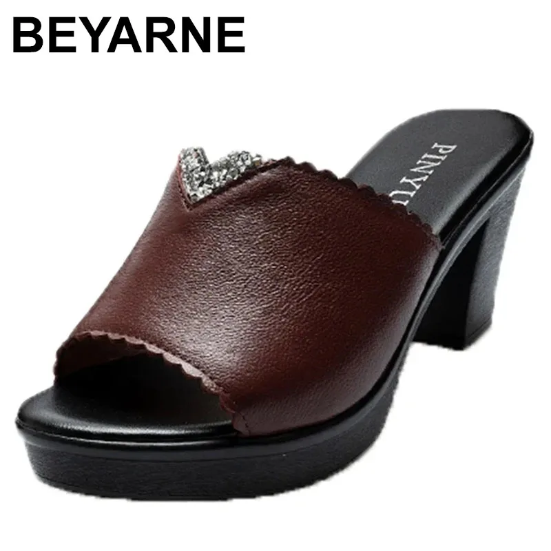 

2025 модные сандалии на платформе с кристаллами, женские повседневные тапочки с открытым носком, женская летняя обувь на каблуке, уличные черные шлепанцы на высоком каблуке